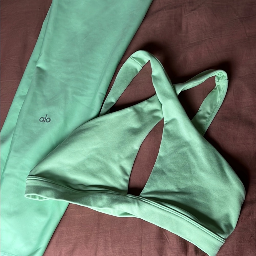 ALO Yoga Women's Mint Green set